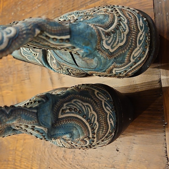 BEAUTIFUL CORRAL TURQUOISE SHADDED AND STUDDED BOOTS - Picture 5 of 15